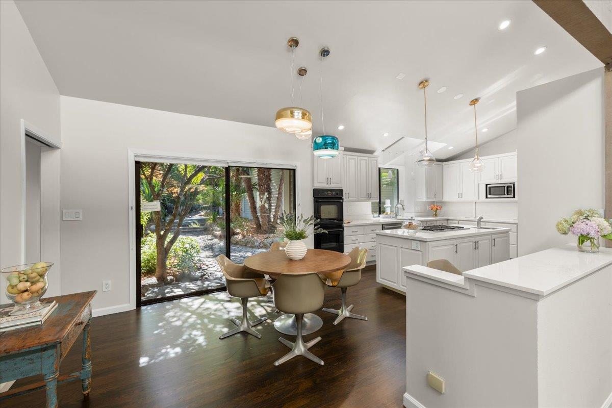 Los Altos Hills, California, 94022, United States, 5 Bedrooms Bedrooms, ,5 BathroomsBathrooms,Residential,For Sale,1907317