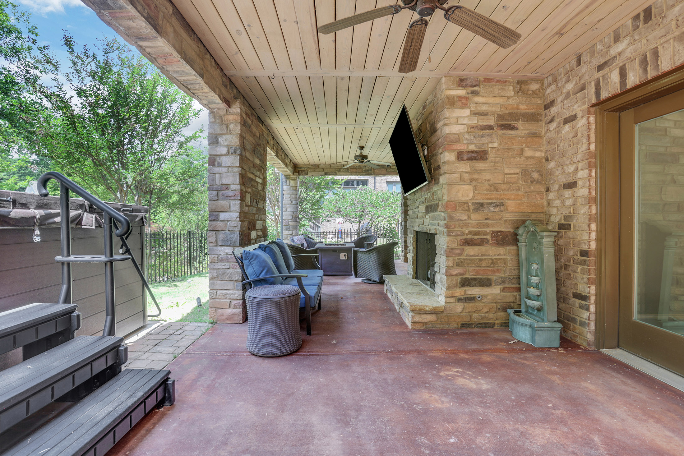  Sophisticated Brick Residence in Coveted Brookhaven Location - 物件實景