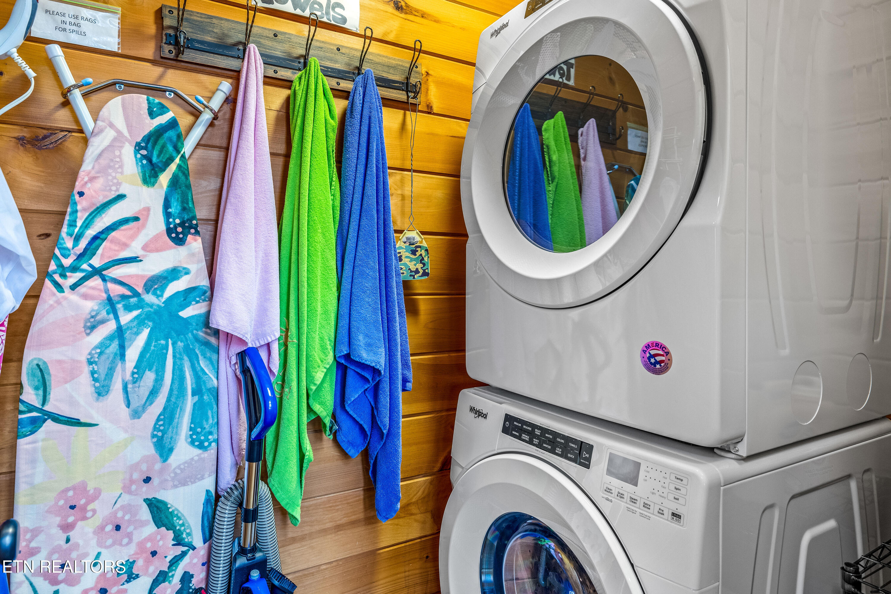 Townsend, Tennessee, 37882, United States, 3 Bedrooms Bedrooms, ,3 BathroomsBathrooms,Residential,For Sale,1982274