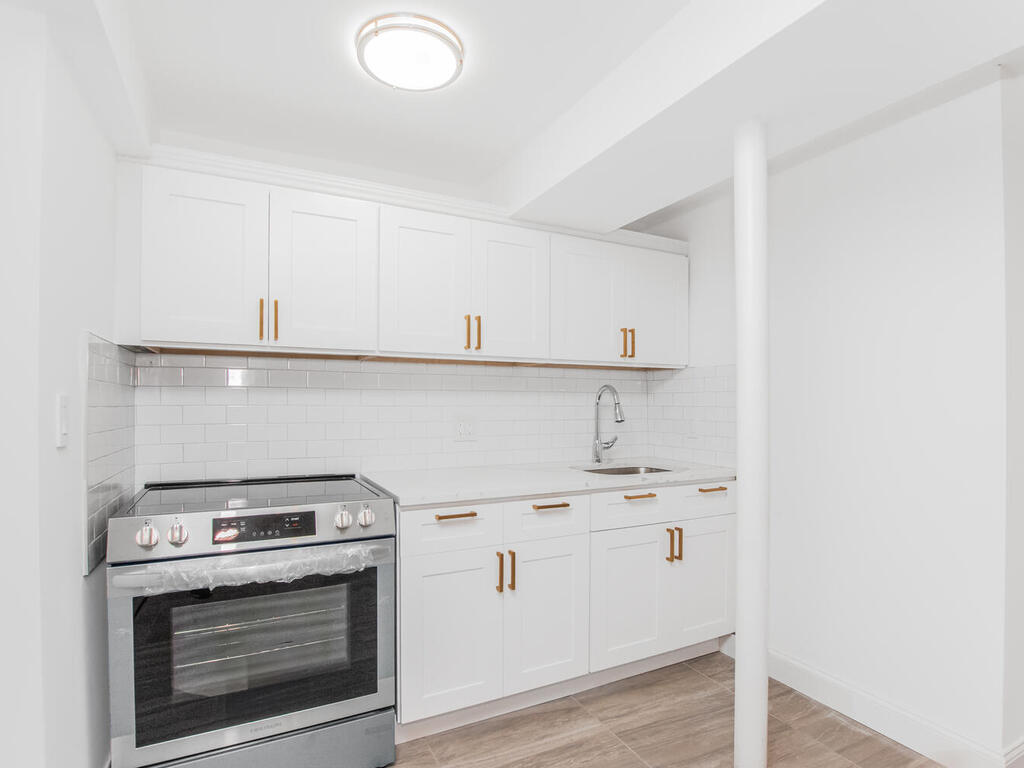 Yonkers, New York, 10701, United States, 6 Bedrooms Bedrooms, ,3 BathroomsBathrooms,Residential,For Sale,1904249