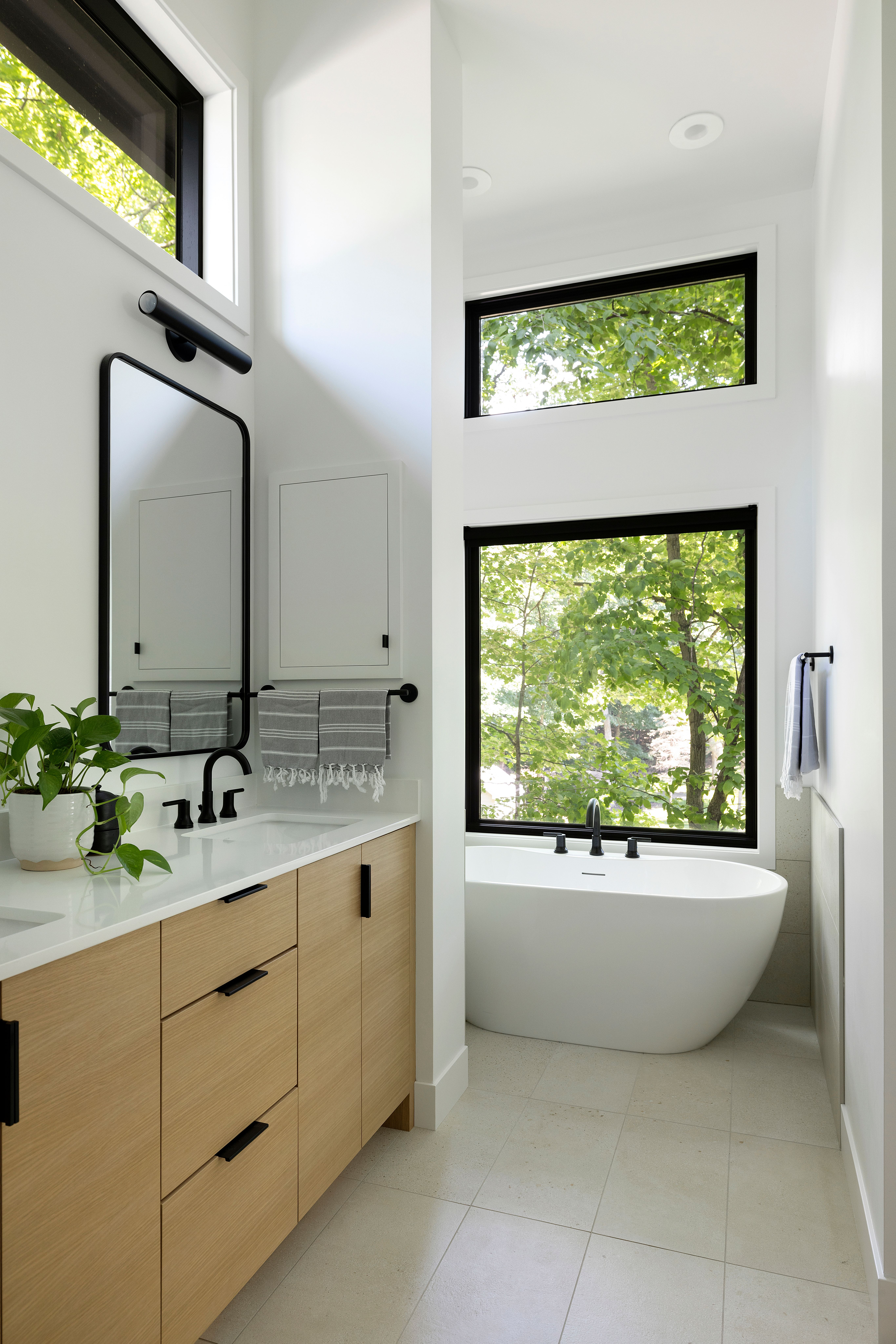  Modern Creekside Retreat with Rooftop Terrace and Views - 物件實景