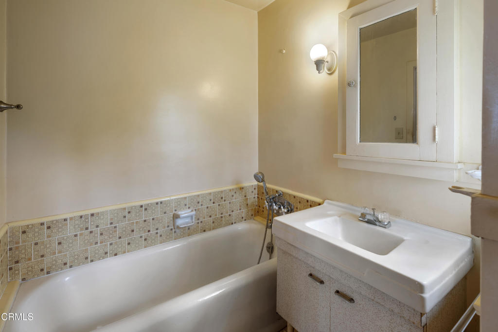 Pasadena, California, 91103, United States, 6 Bedrooms Bedrooms, ,3 BathroomsBathrooms,Residential,For Sale,1950732