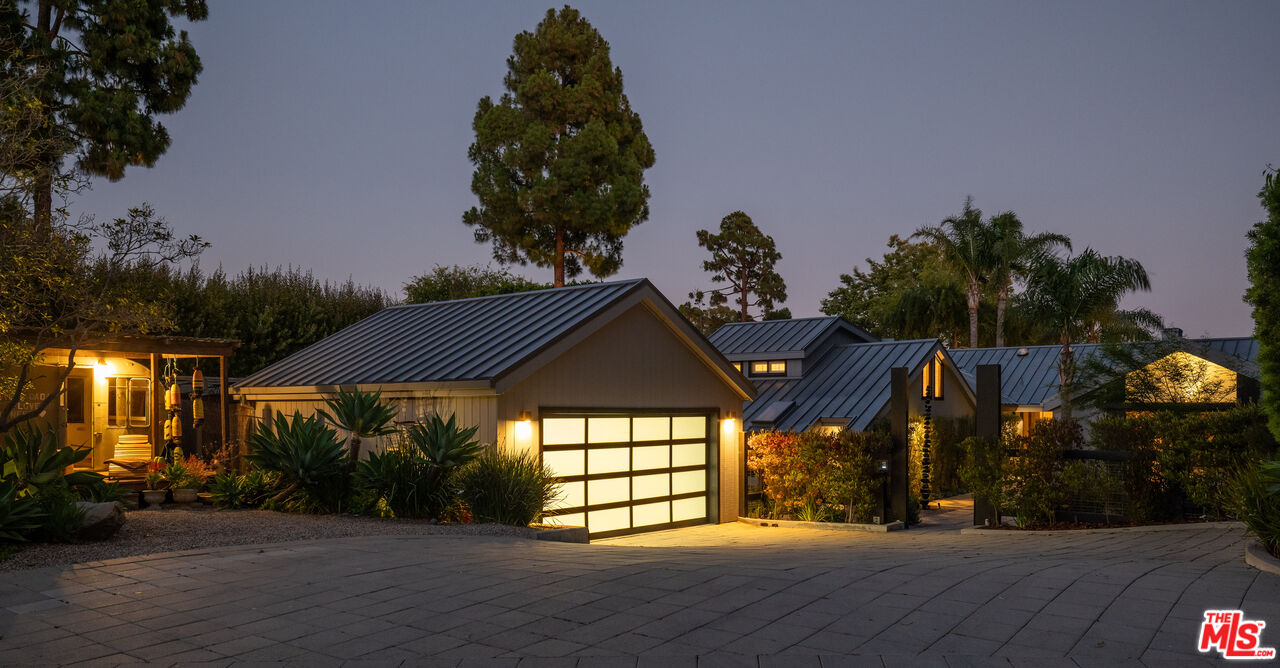 Malibu, California, 90265, United States, 5 Bedrooms Bedrooms, ,5 BathroomsBathrooms,Residential,For Sale,1918690