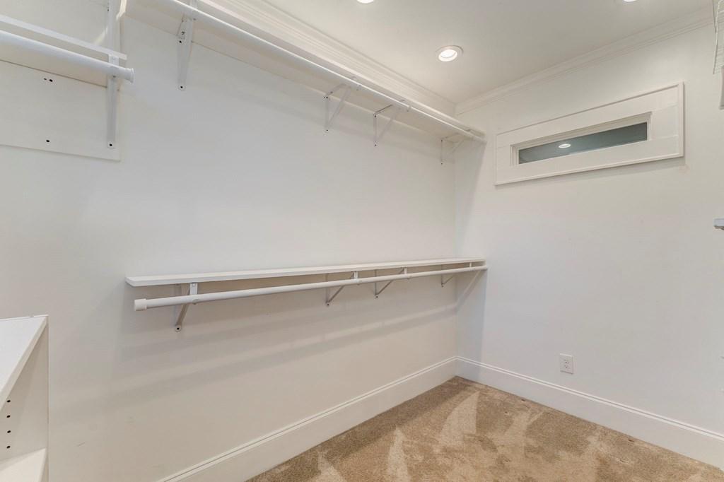 DALTON, Georgia, 30720, United States, 3 Bedrooms Bedrooms, ,4 BathroomsBathrooms,Residential,For Sale,1966909