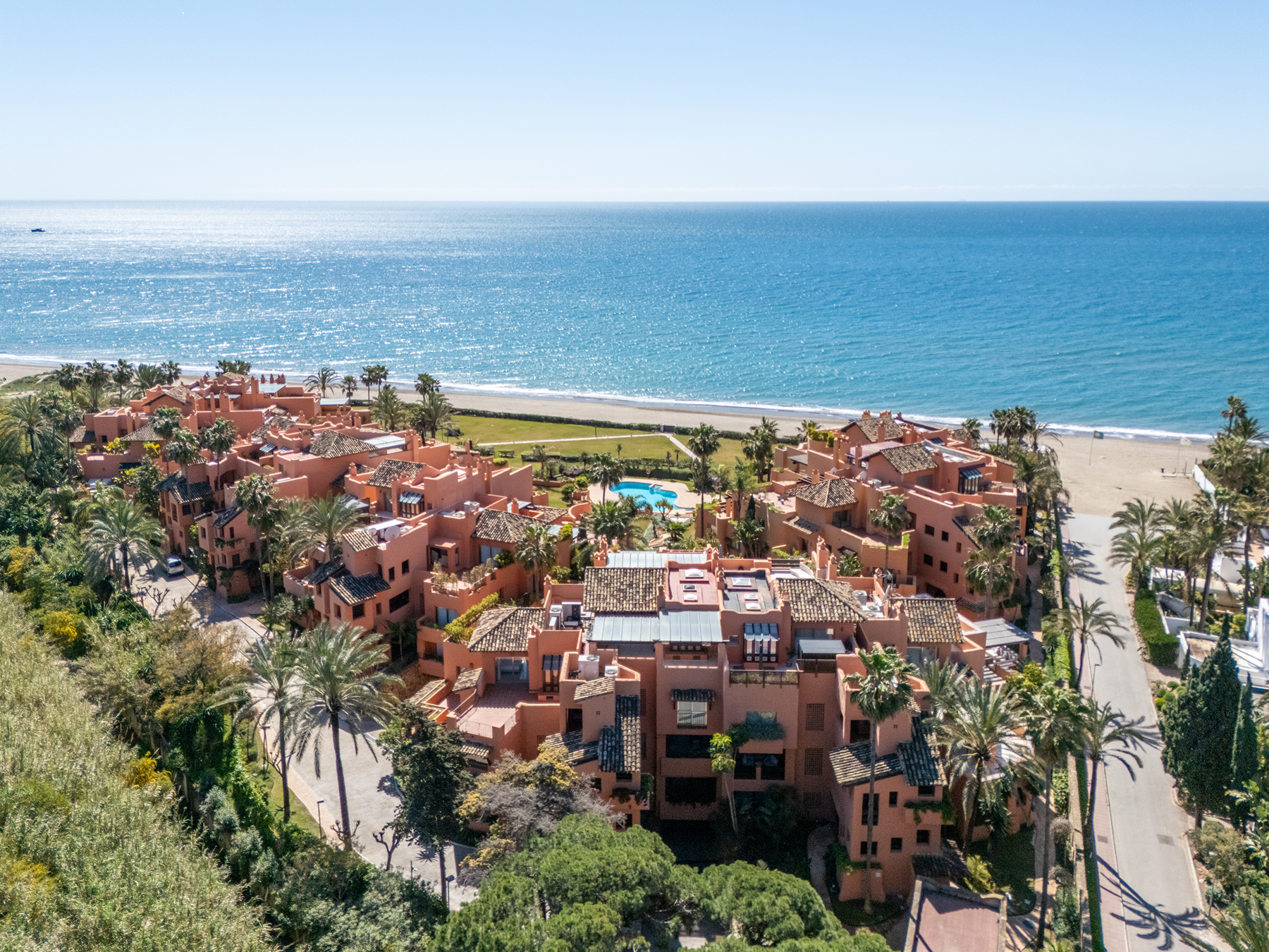  Duplex penthouse with sea views in gated beachfront community, Marbella East - 物件實景