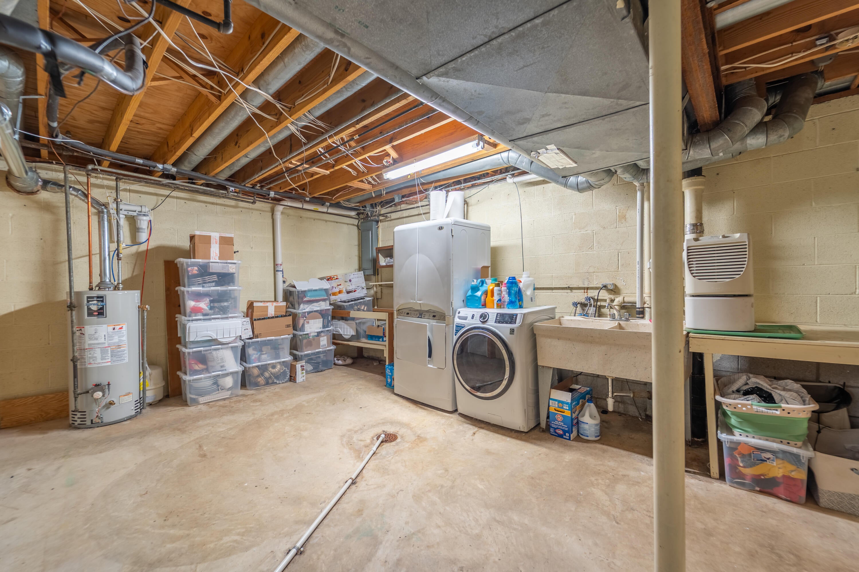 Lexington, Kentucky, 40502, United States, 4 Bedrooms Bedrooms, ,4 BathroomsBathrooms,Residential,For Sale,1976316