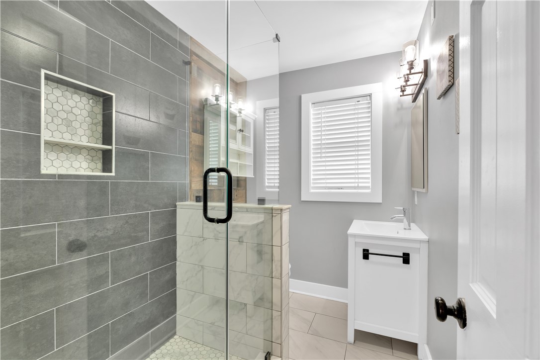 Greenville, South Carolina, 29607, United States, 5 Bedrooms Bedrooms, ,4 BathroomsBathrooms,Residential,For Sale,1947987