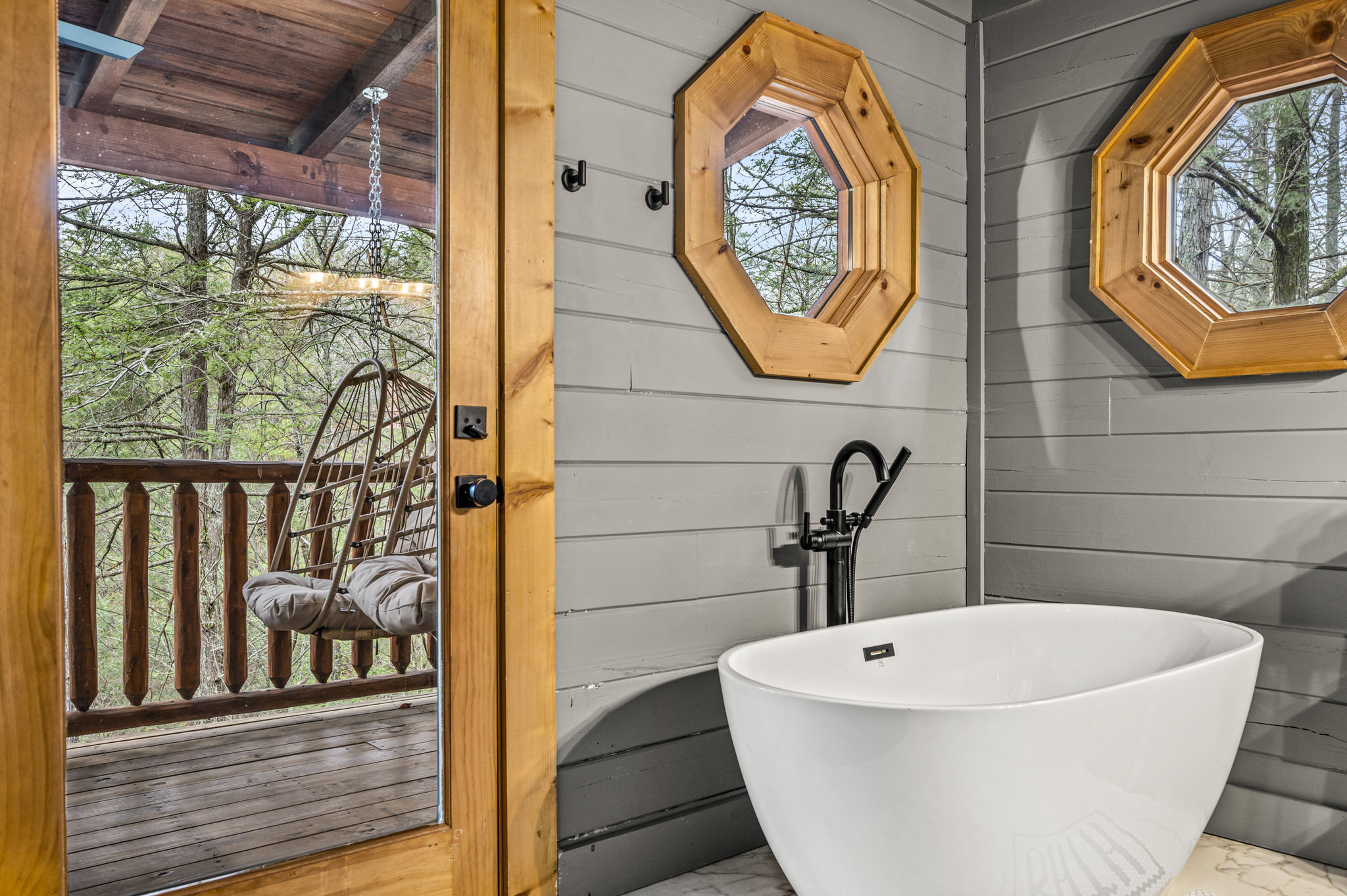 Sevierville, Tennessee, 37862, United States, 3 Bedrooms Bedrooms, ,2 BathroomsBathrooms,Residential,For Sale,1930187