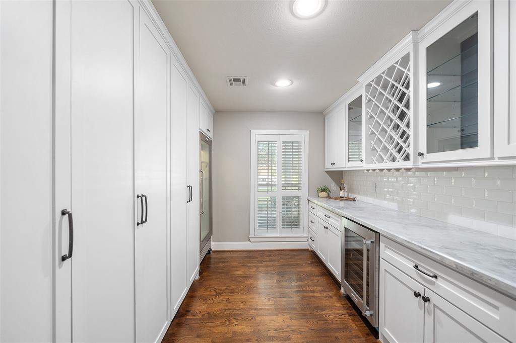 Houston, Texas, 77079, United States, 4 Bedrooms Bedrooms, ,3 BathroomsBathrooms,Residential,For Sale,1856423