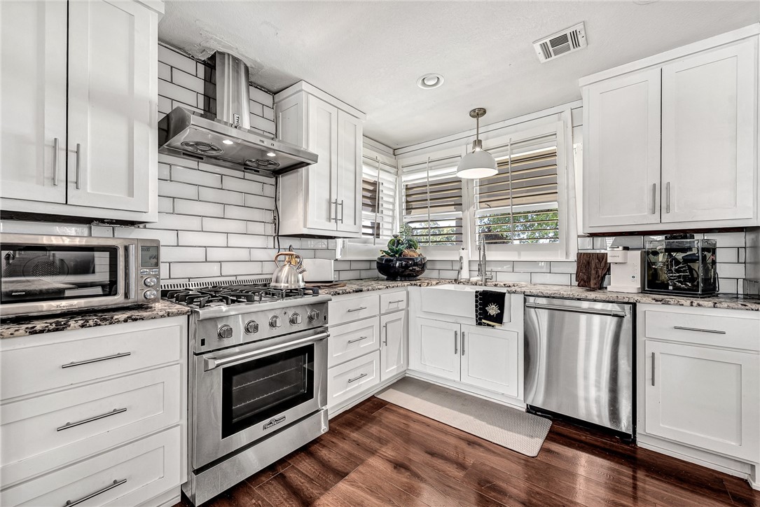 Bentonville, Arkansas, 72713, United States, 4 Bedrooms Bedrooms, ,2 BathroomsBathrooms,Residential,For Sale,1947992