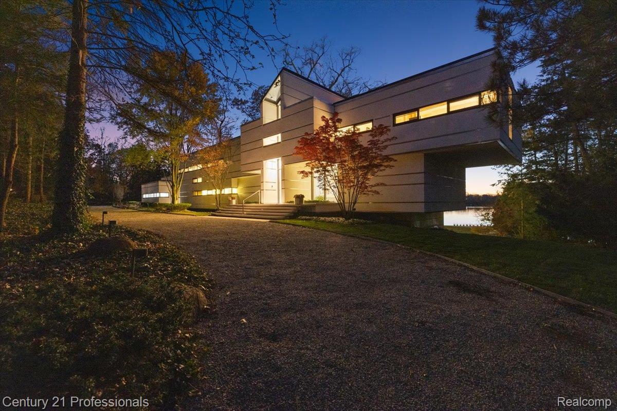 BloomfieldHills, Michigan, 48301, United States, 4 Bedrooms Bedrooms, ,5 BathroomsBathrooms,Residential,For Sale,1996516