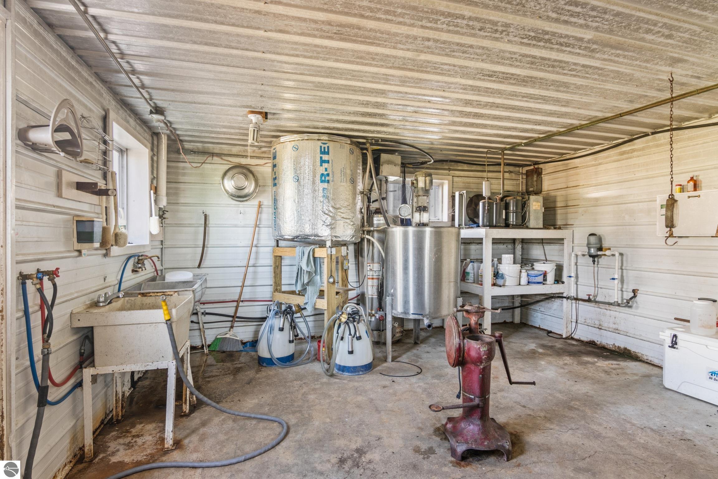 Leroy, Michigan, 49655-8142, United States, 5 Bedrooms Bedrooms, ,3 BathroomsBathrooms,Residential,For Sale,1949628