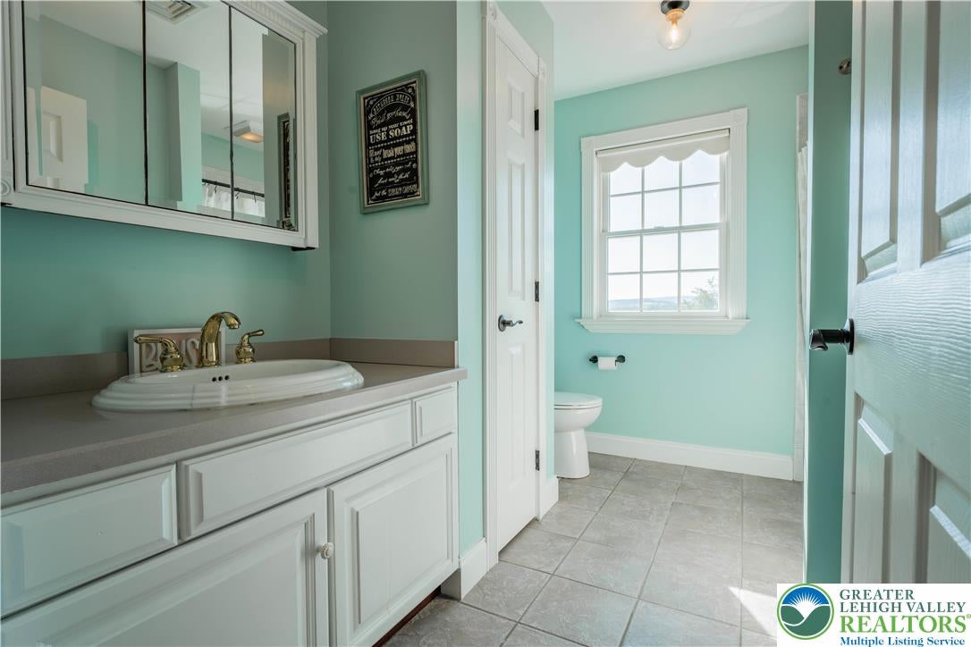 Bushkill Twp, Pennsylvania, 18064, United States, 14 Bedrooms Bedrooms, ,9 BathroomsBathrooms,Residential,For Sale,1903016