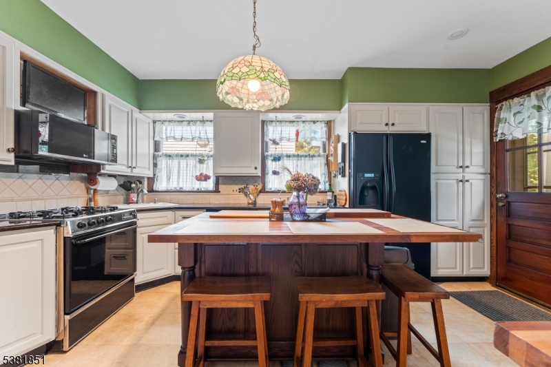 Bound Brook Boro, New Jersey, 08805, United States, 5 Bedrooms Bedrooms, ,3 BathroomsBathrooms,Residential,For Sale,1938545