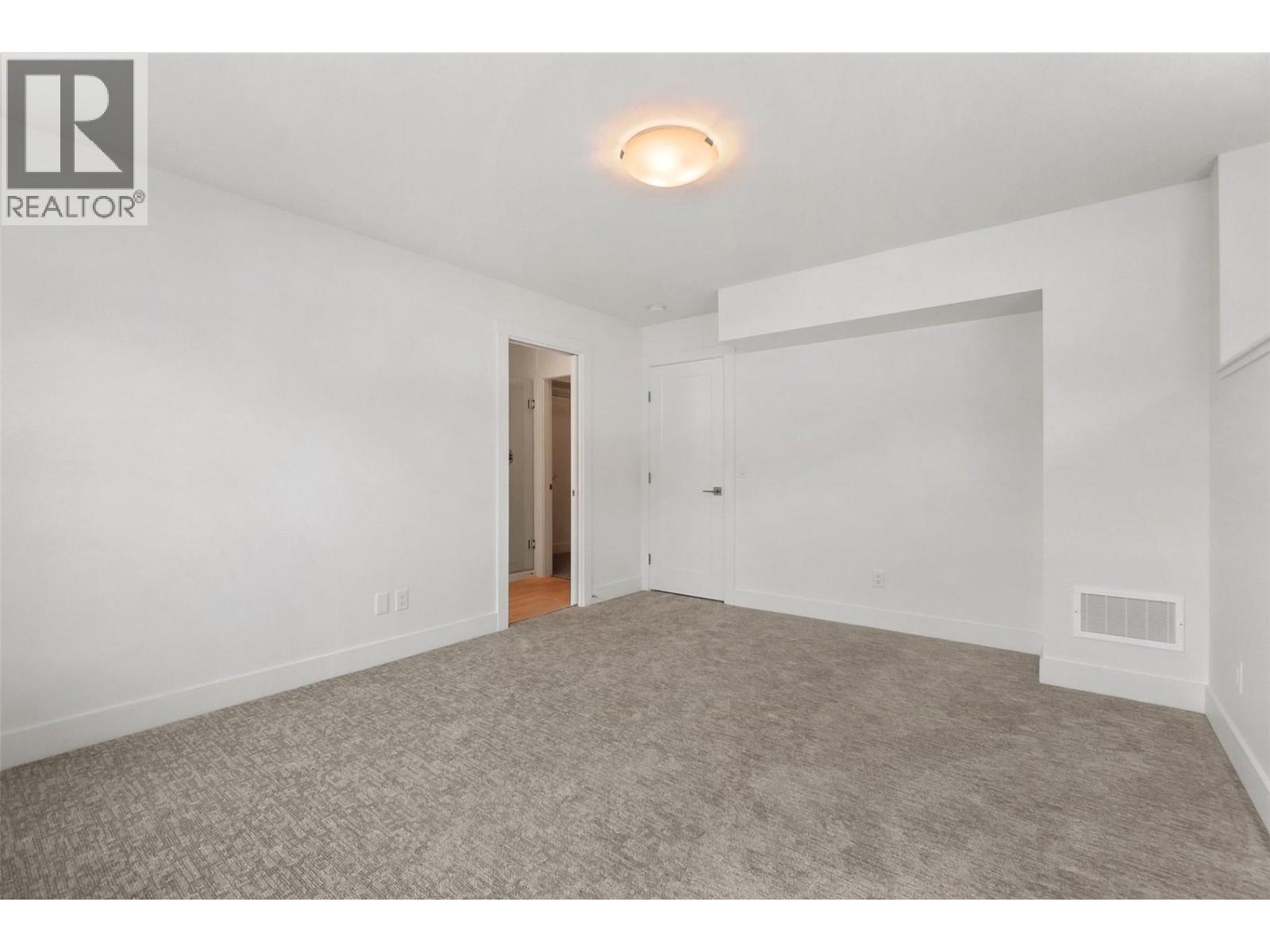 KELOWNA, British Columbia, V1V 2E6, CA, 4 Bedrooms Bedrooms, ,3 BathroomsBathrooms,Residential,For Sale,1960761