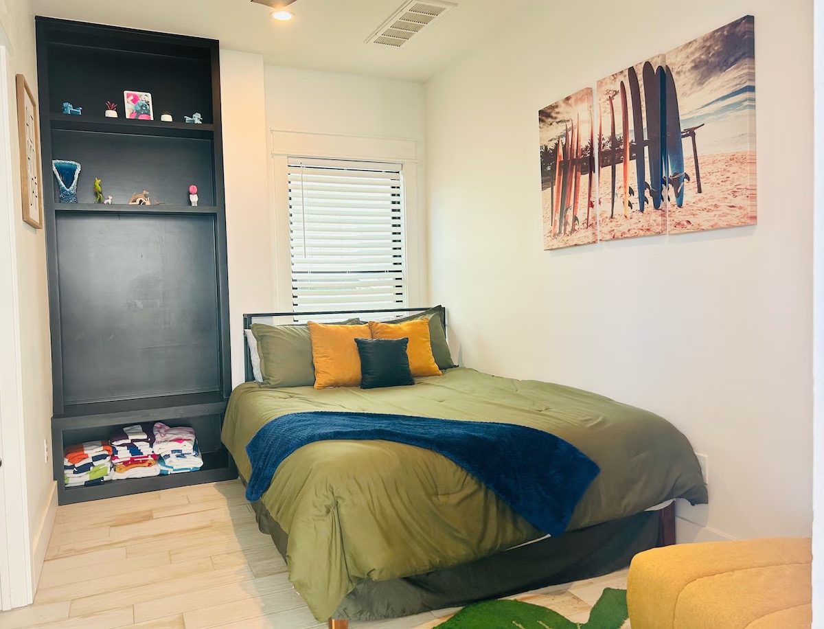 Port Aransas, Texas, 78373, United States, 5 Bedrooms Bedrooms, ,4 BathroomsBathrooms,Residential,For Sale,1982131