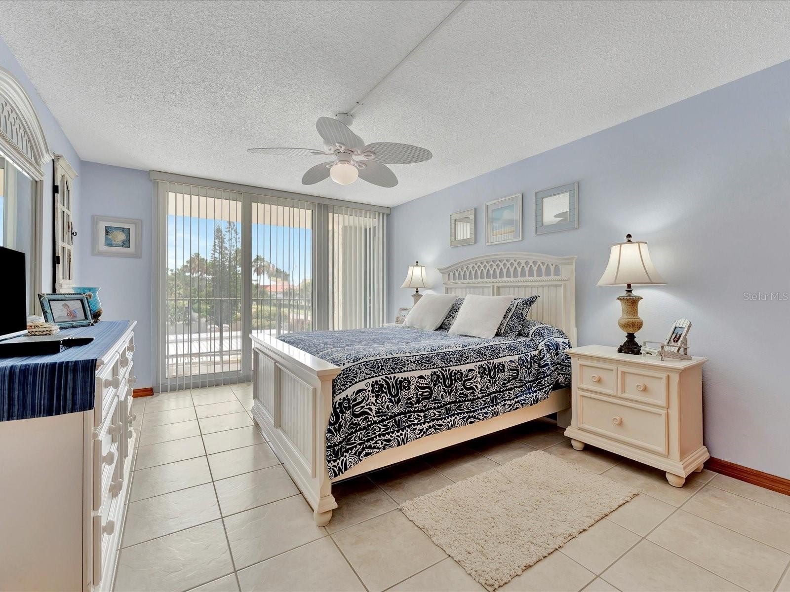 CLEARWATER BEACH, Florida, 33767, United States, 2 Bedrooms Bedrooms, ,2 BathroomsBathrooms,Residential,For Sale,1983668