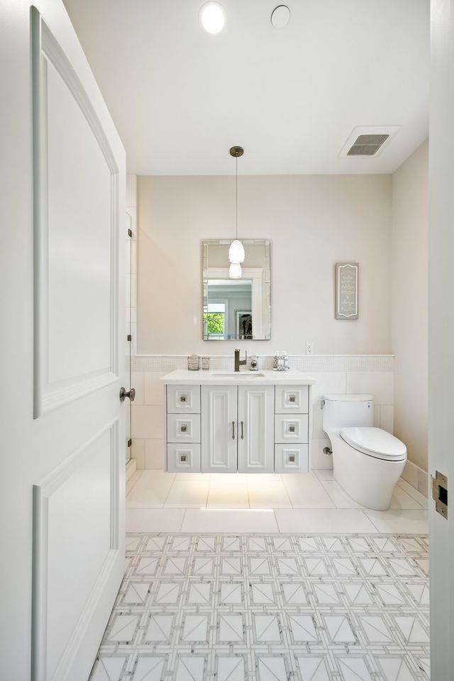 San Mateo, California, 94402, United States, 4 Bedrooms Bedrooms, ,6 BathroomsBathrooms,Residential,For Sale,1836989