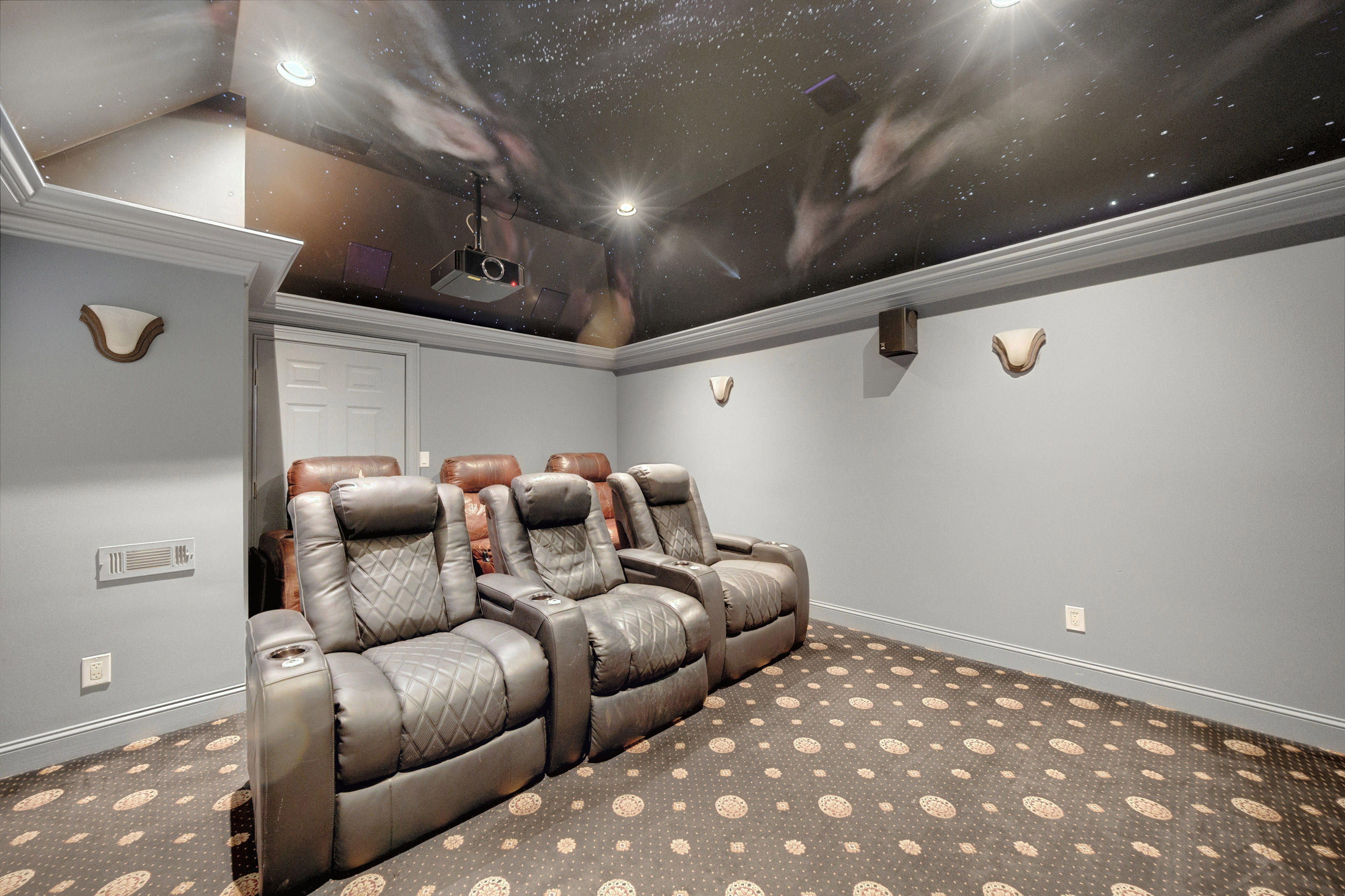  Sandy Springs Townhome Lives Like a Single Family Residence - 物件實景