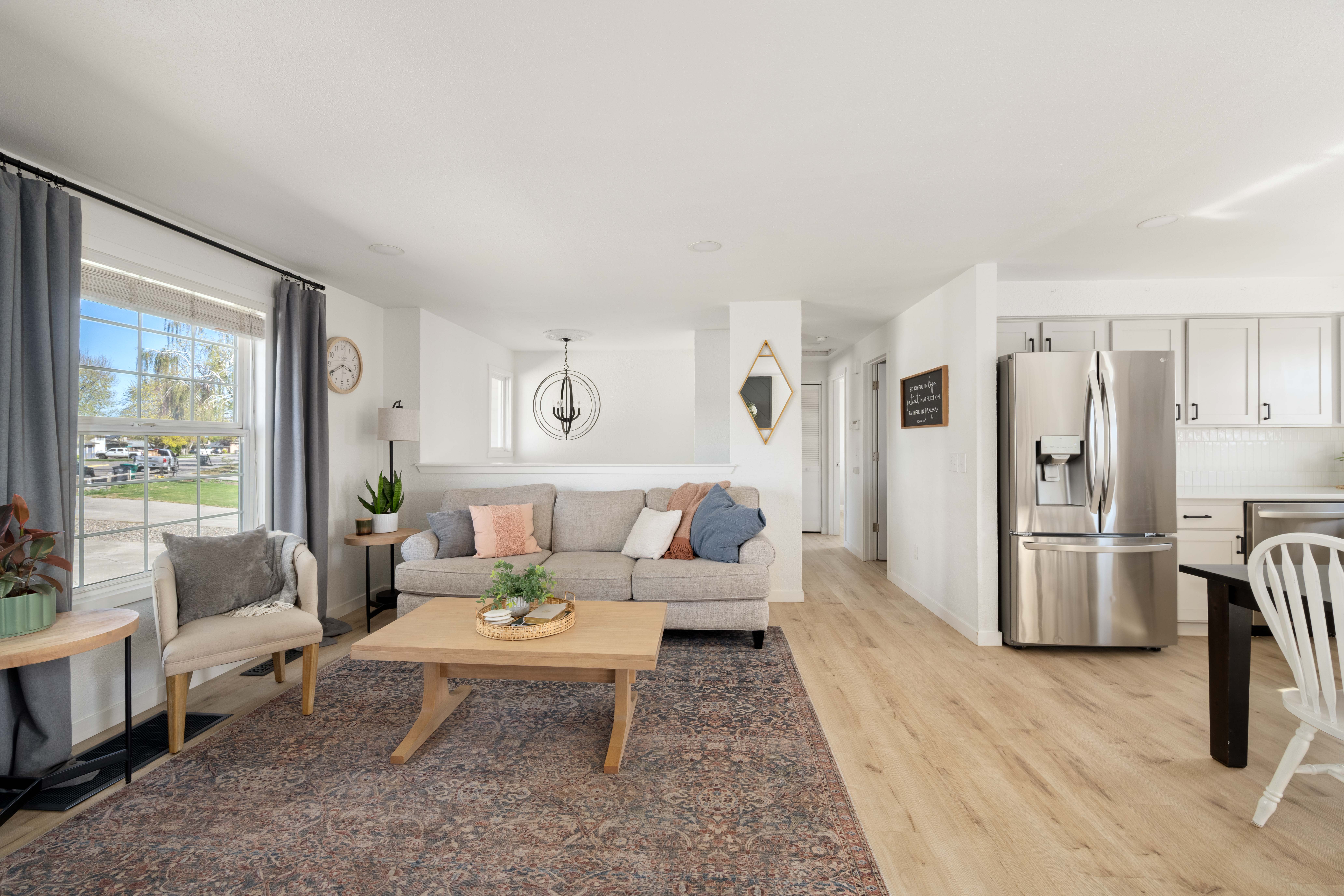  Updated, Move-In Ready, No HOA - 物件實景