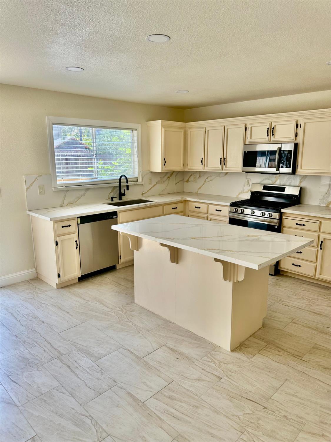 Stockton, California, 95206, United States, 3 Bedrooms Bedrooms, ,3 BathroomsBathrooms,Residential,For Sale,1889738