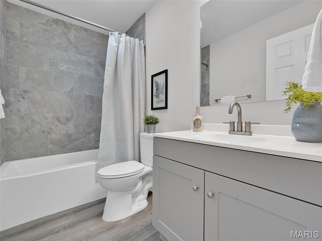 Ballwin, Missouri, 63011, United States, 5 Bedrooms Bedrooms, ,3 BathroomsBathrooms,Residential,For Sale,1992097