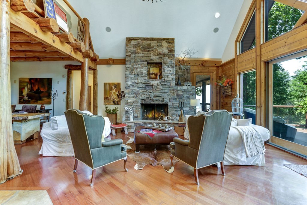 Hayesville, North Carolina, 28904, United States, 3 Bedrooms Bedrooms, ,5 BathroomsBathrooms,Residential,For Sale,1931942