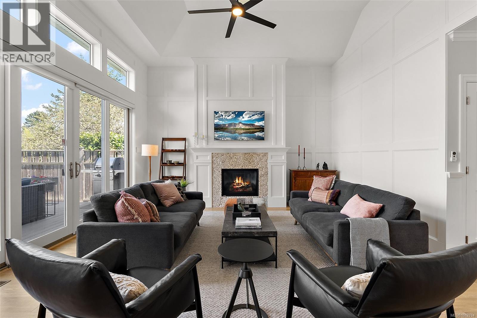 OAK BAY, British Columbia, V8S 2W2, CA, 3 Bedrooms Bedrooms, ,3 BathroomsBathrooms,Residential,For Sale,1949531