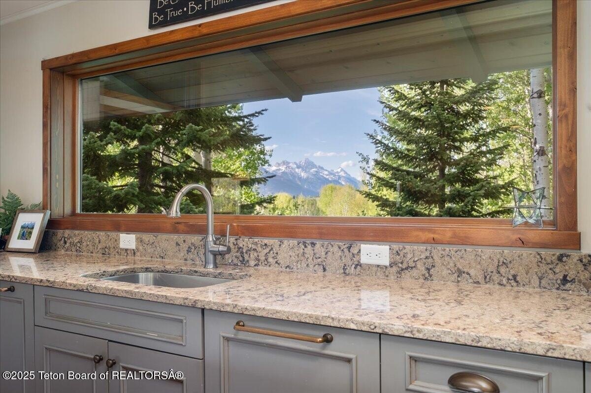 Jackson, Wyoming, 83001, United States, 5 Bedrooms Bedrooms, ,1 BathroomBathrooms,Residential,For Sale,1831130