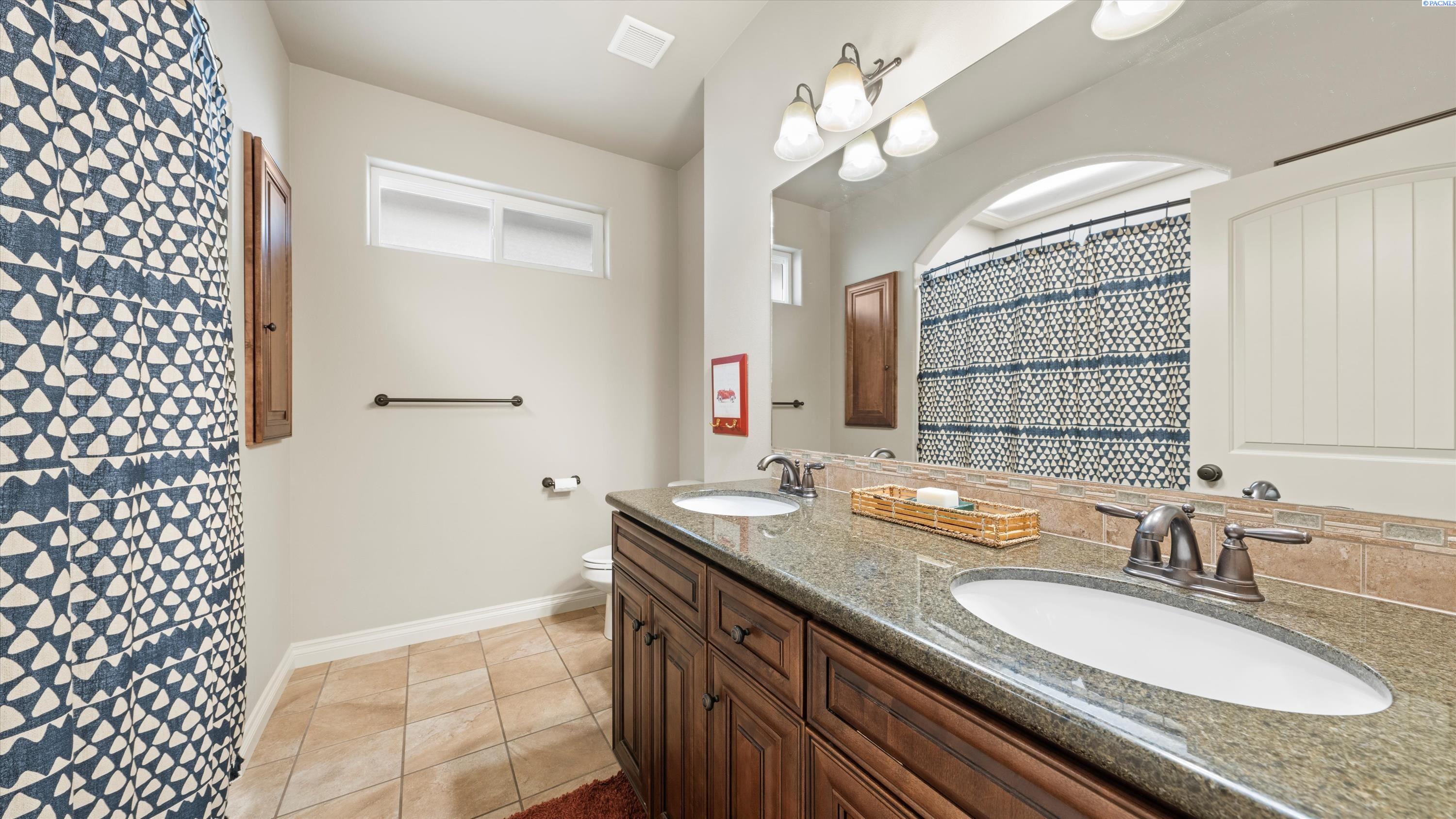 Kennewick, Washington, 99337, United States, 3 Bedrooms Bedrooms, ,2 BathroomsBathrooms,Residential,For Sale,1941817