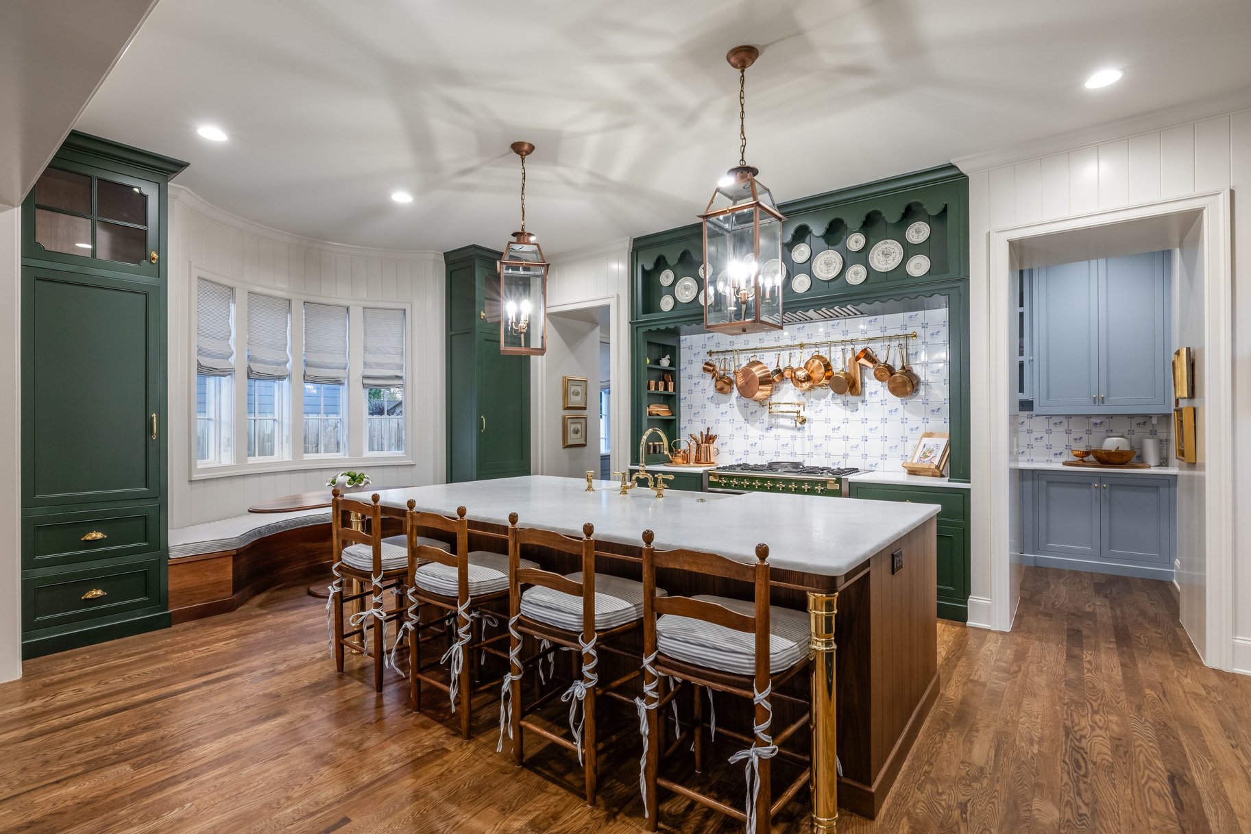  Timeless Colonial Charm Meets Refined Modern Luxury In This Storybook Retreat - 物件實景