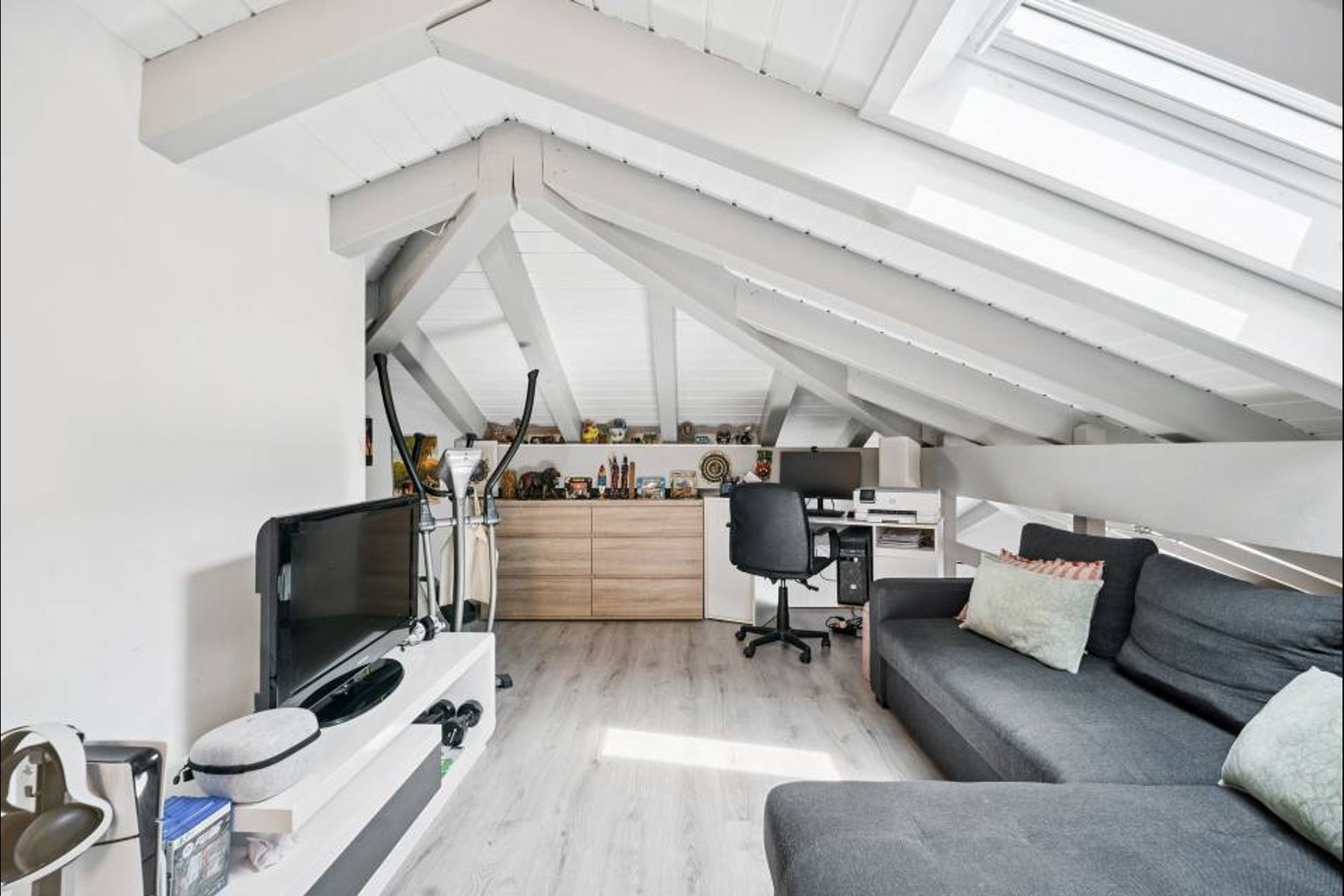  Charming renovated 4.5-room apartment with mezzanine and private garden - 物件實景