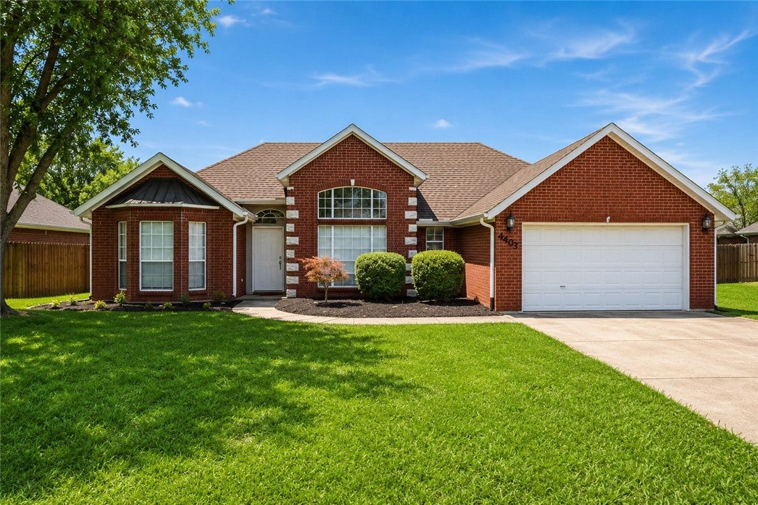 Bell Flower Dr, Fayetteville, AR 72704