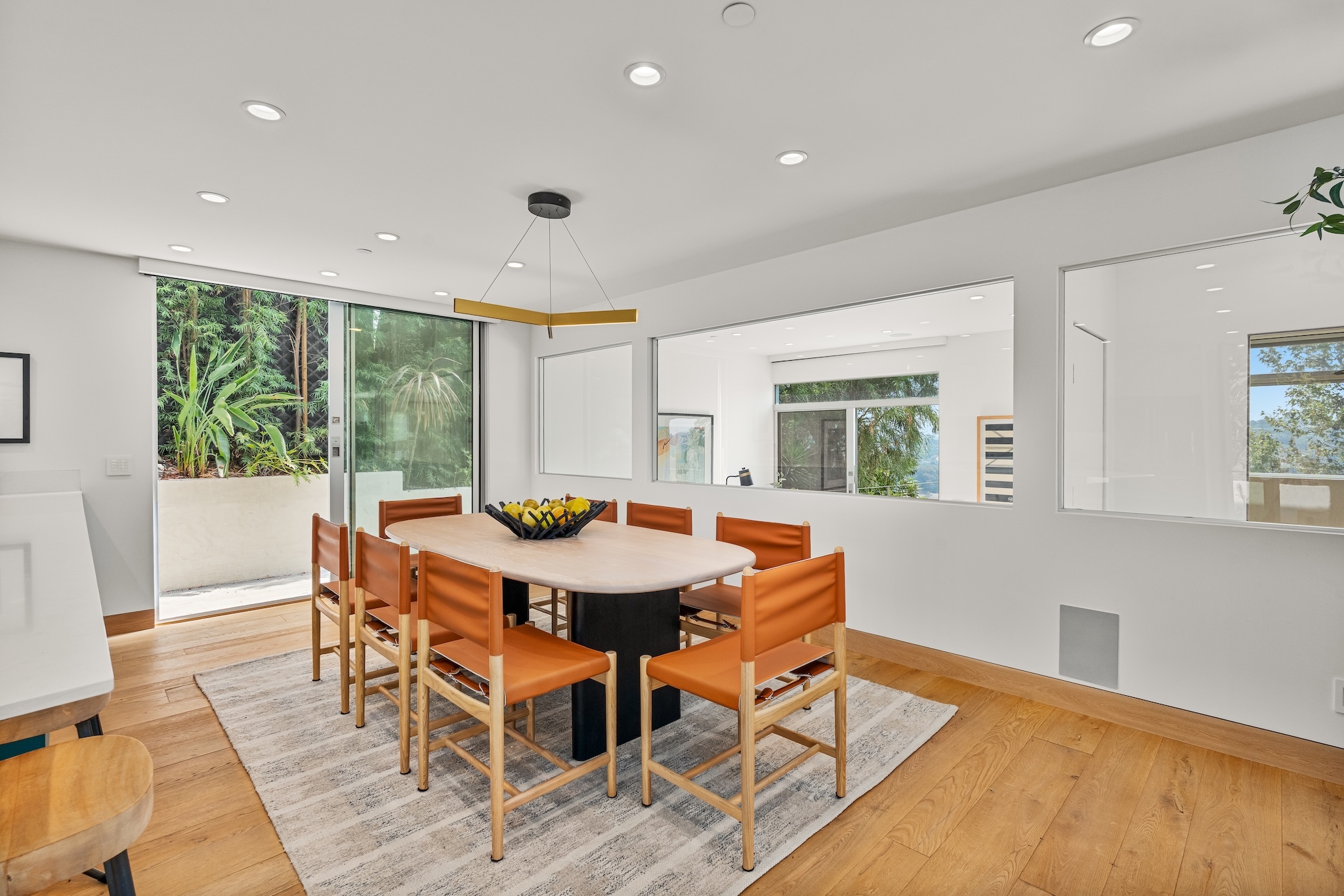  2129 Redcliff St - 物件實景