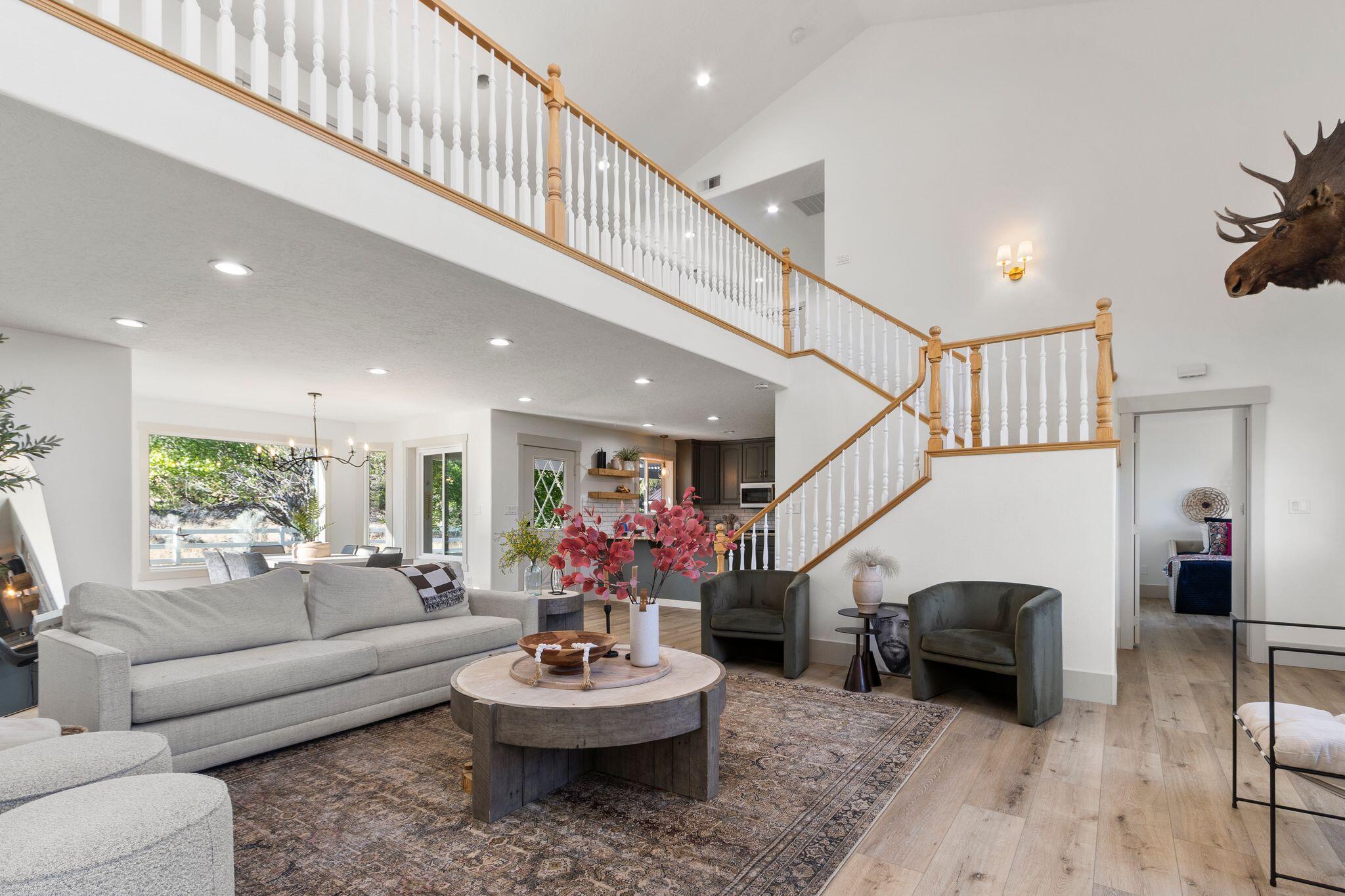 Parowan, Utah, 84761, United States, 6 Bedrooms Bedrooms, ,5 BathroomsBathrooms,Residential,For Sale,1995430