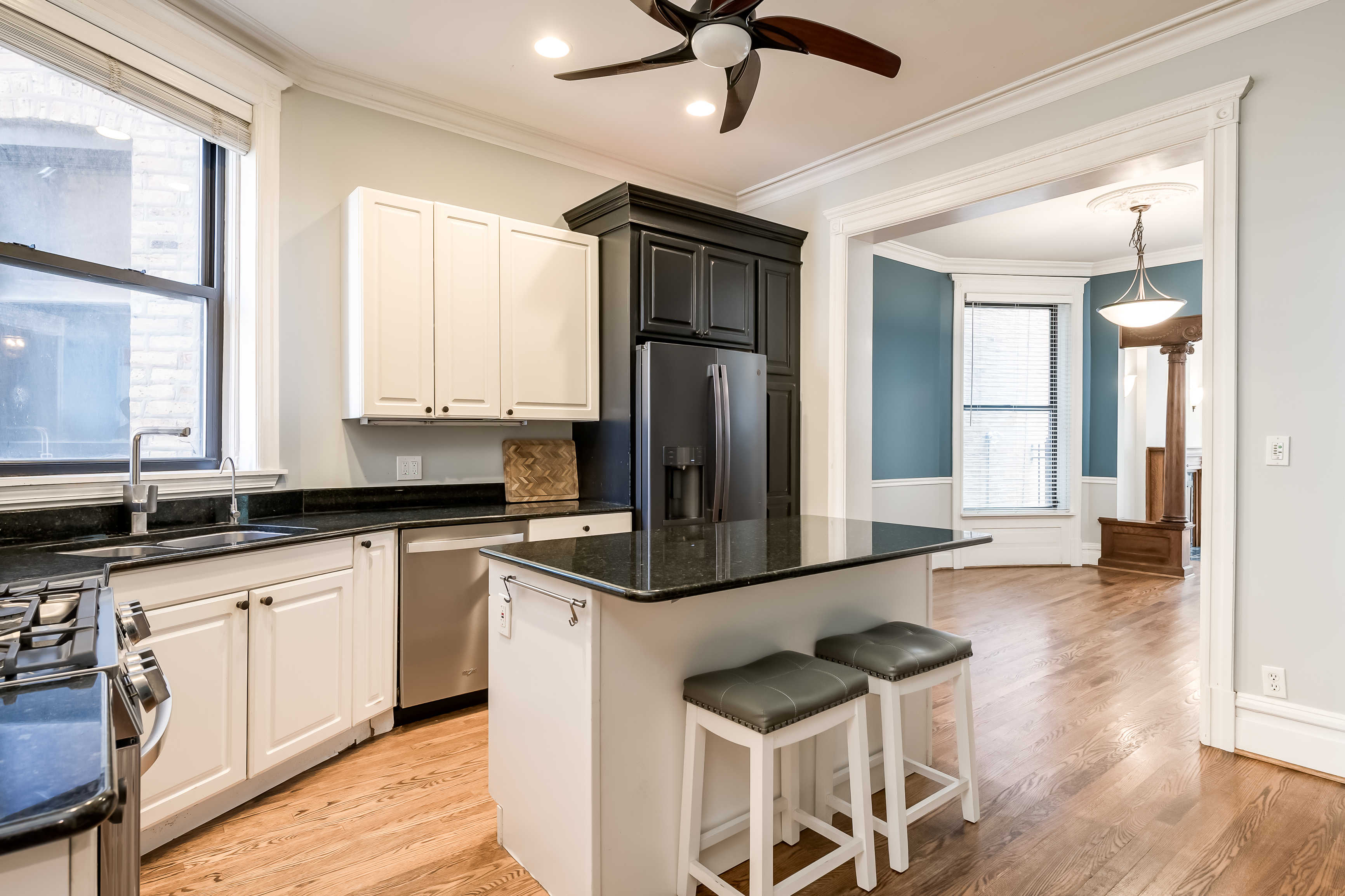  Beautiful Duplex Down, Three Bedroom Condo in a Historic East Lakeview Greystone - 物件實景