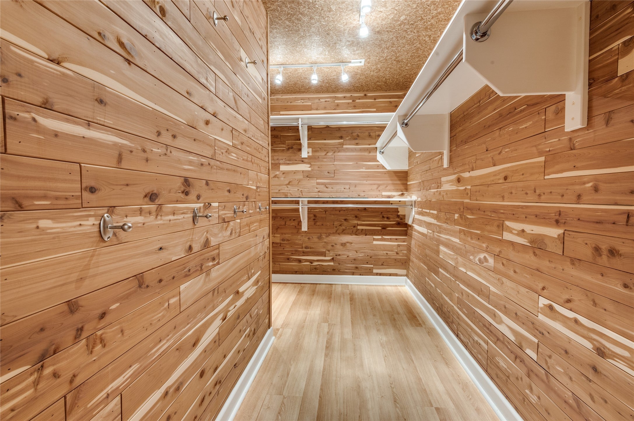 Bedford, Texas, 76021, United States, 5 Bedrooms Bedrooms, ,4 BathroomsBathrooms,Residential,For Sale,1976137