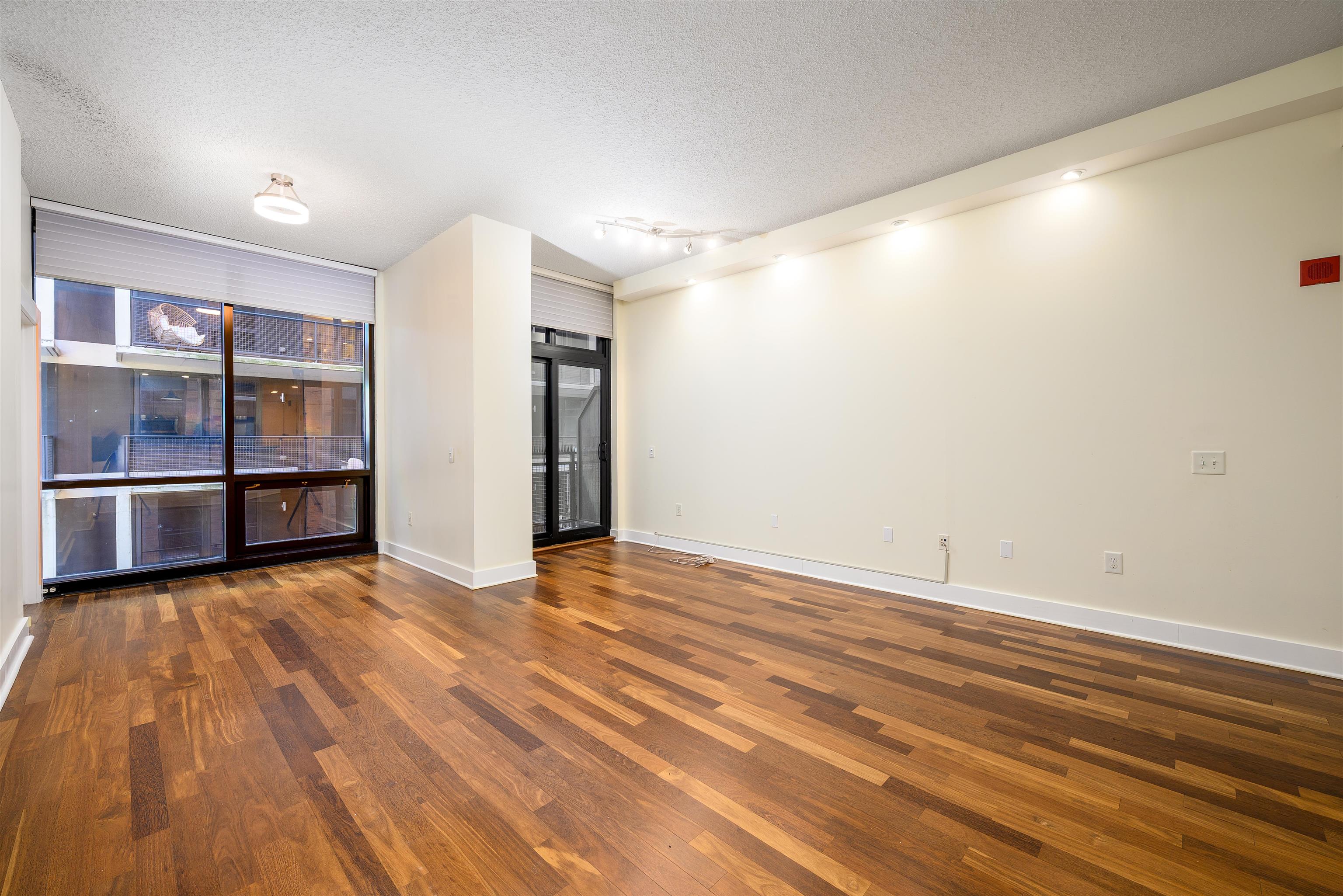 Jersey City, New Jersey, 07302, United States, 2 Bedrooms Bedrooms, ,1 BathroomBathrooms,Residential,For Sale,2001918