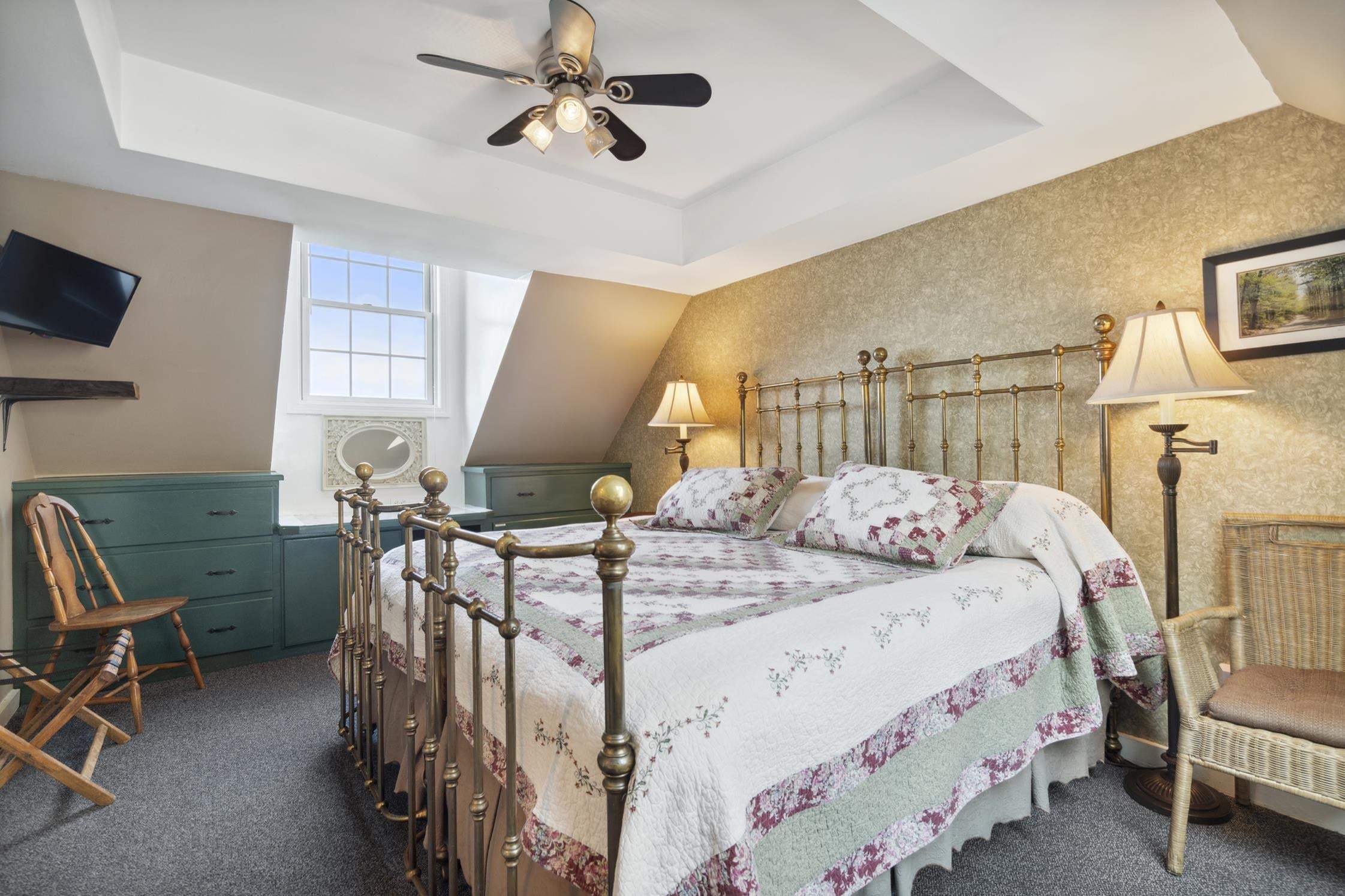 Bristol, New Hampshire, 03222, United States, 8 Bedrooms Bedrooms, ,5 BathroomsBathrooms,Residential,For Sale,1883549