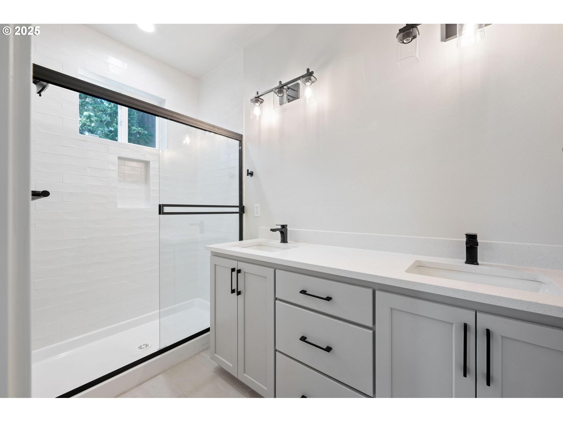 Tigard, Oregon, 97224, United States, 3 Bedrooms Bedrooms, ,2 BathroomsBathrooms,Residential,For Sale,1837175