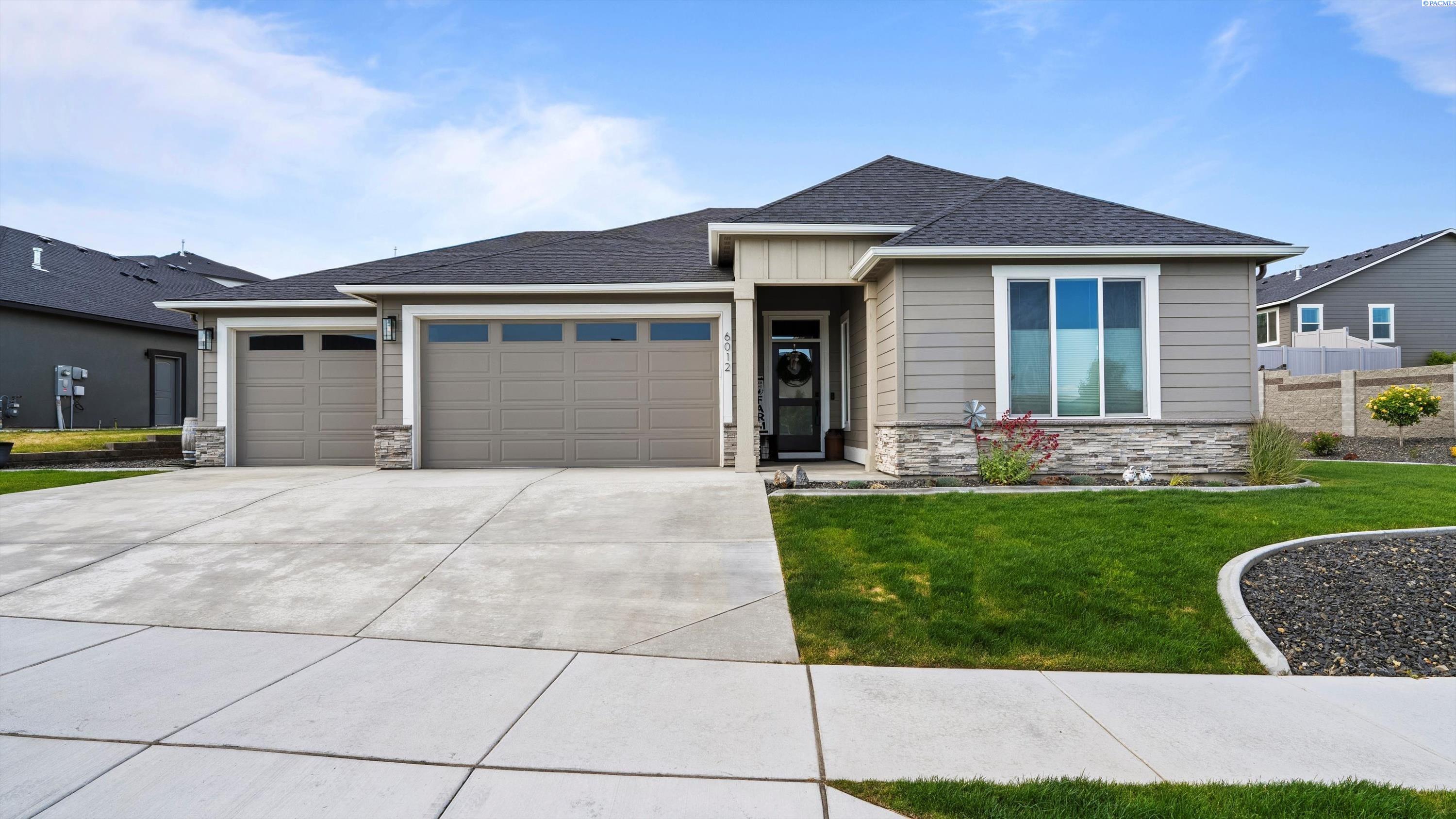 Kennewick, Washington, 99336, United States, 3 Bedrooms Bedrooms, ,3 BathroomsBathrooms,Residential,For Sale,1819962