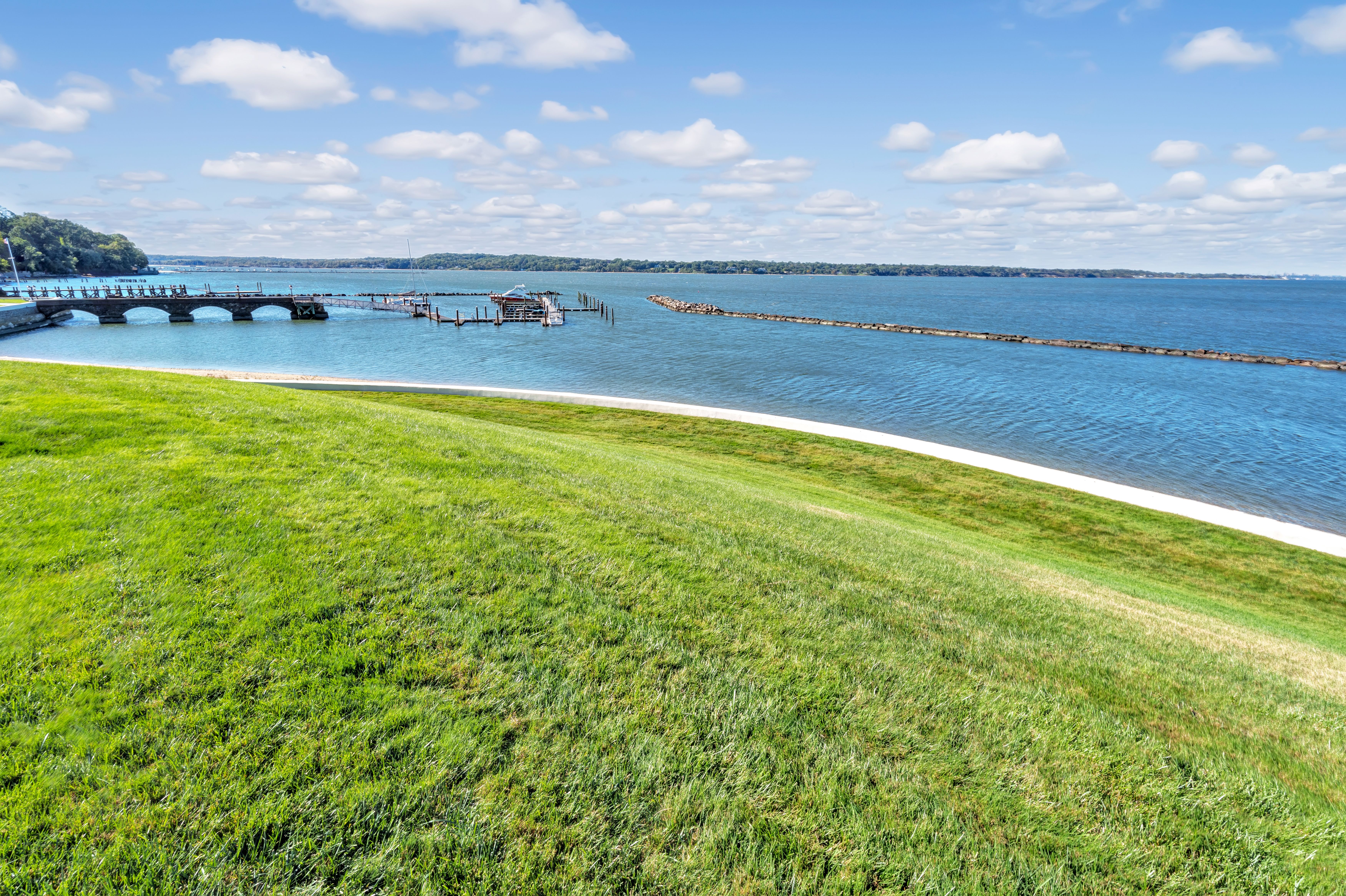  40 Pembroke Drive, Glen Cove, NY, 11542 - 物件實景