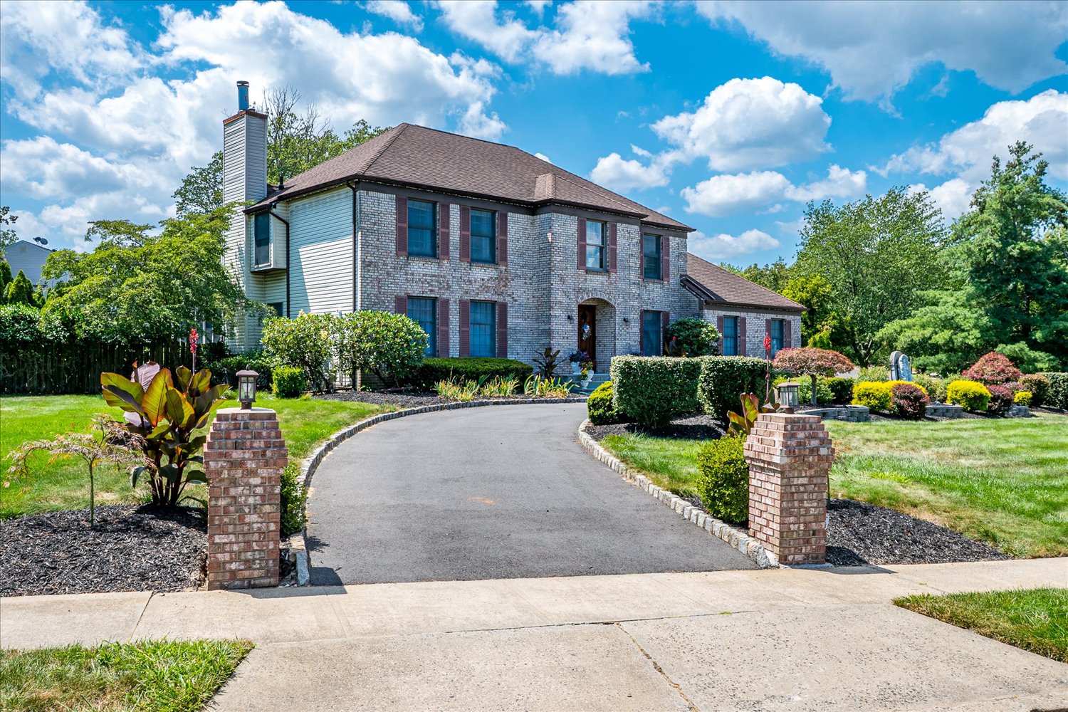 Eatontown, New Jersey, 07724, United States, 9 Bedrooms Bedrooms, ,4 BathroomsBathrooms,Residential,For Sale,1910757