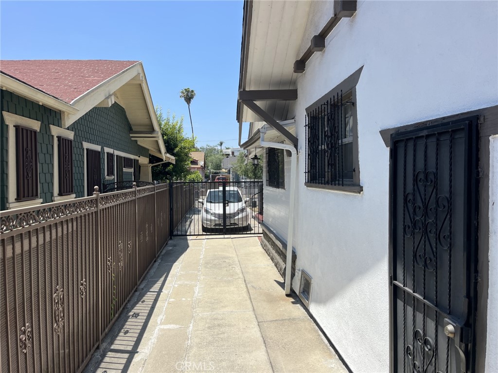 Los Angeles, California, 90026, United States, 3 Bedrooms Bedrooms, ,1 BathroomBathrooms,Residential,For Sale,1876735