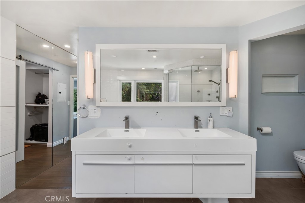 Los Angeles, California, 90046, United States, 3 Bedrooms Bedrooms, ,4 BathroomsBathrooms,Residential,For Sale,1817494