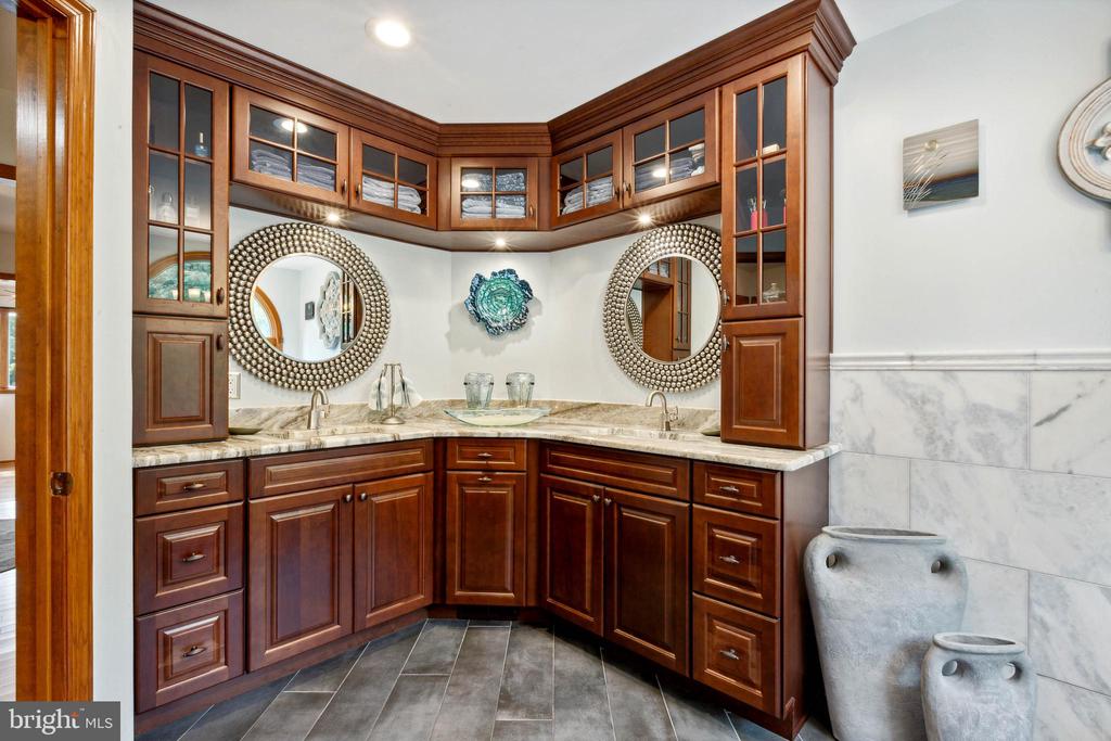 Colts Neck, New Jersey, 07722, United States, 4 Bedrooms Bedrooms, ,4 BathroomsBathrooms,Residential,For Sale,1792181