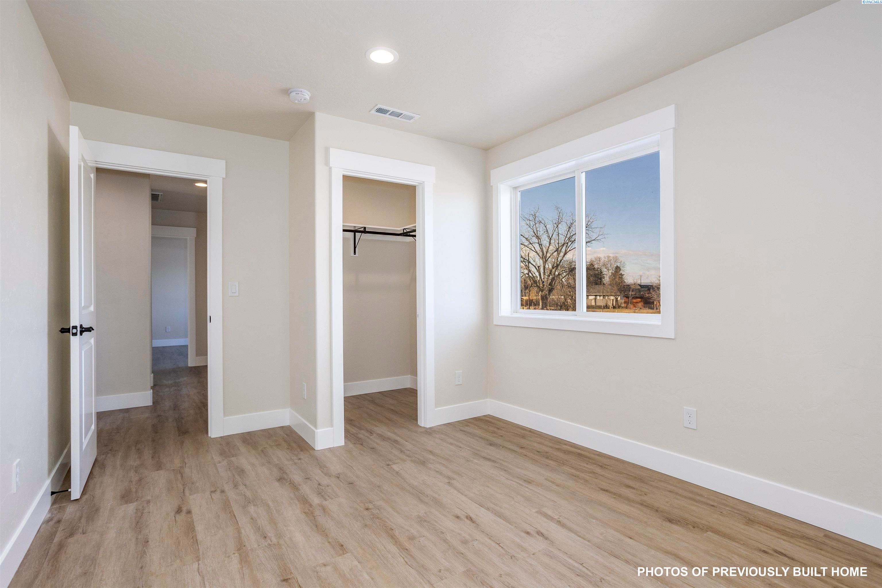 Richland, Washington, 99352, United States, 4 Bedrooms Bedrooms, ,2 BathroomsBathrooms,Residential,For Sale,1980834