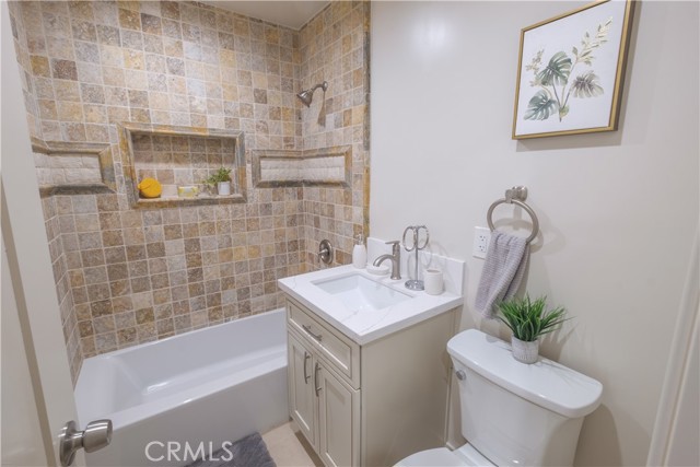 Compton, California, 90220, United States, 6 Bedrooms Bedrooms, ,5 BathroomsBathrooms,Residential,For Sale,2048011