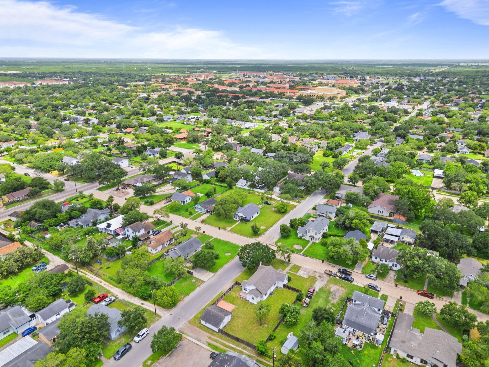  Corner Lot Living In Kingsville - 物件實景