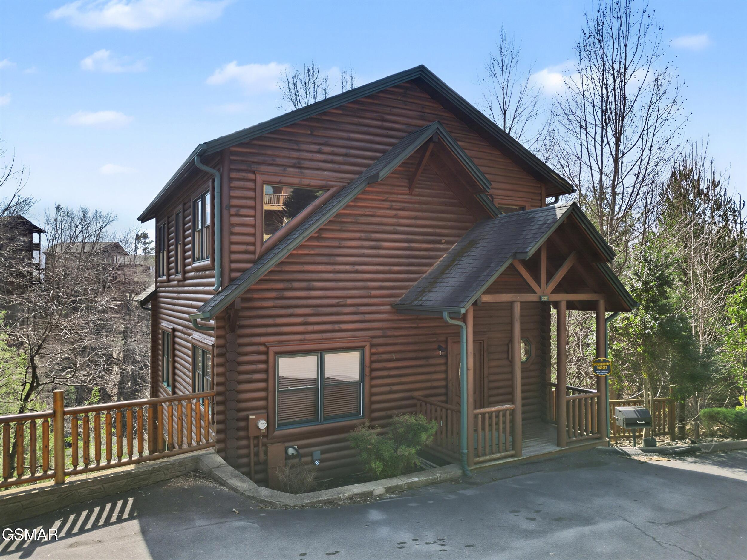 Gatlinburg, Tennessee, 37738, United States, 2 Bedrooms Bedrooms, ,3 BathroomsBathrooms,Residential,For Sale,2024380